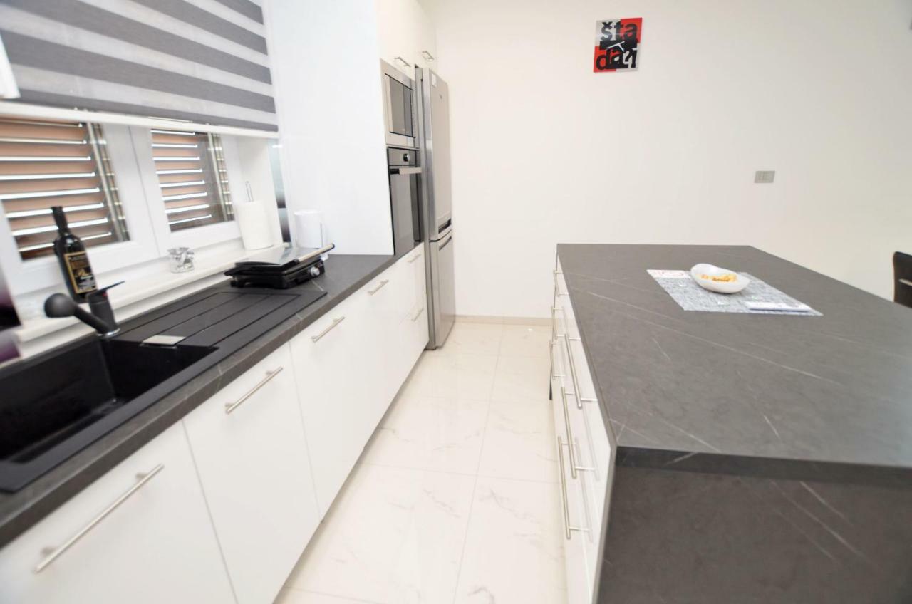 Apartments Golden Hour Jurdani Ngoại thất bức ảnh