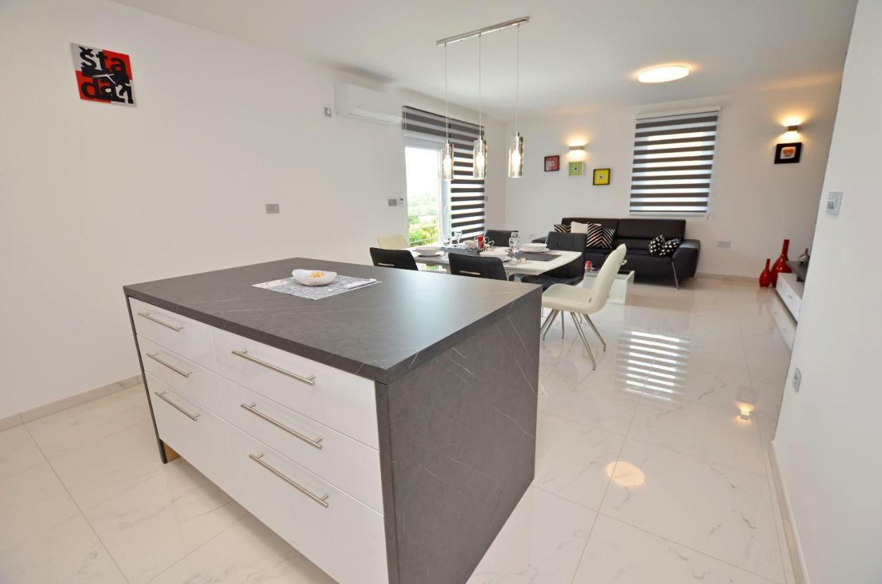 Apartments Golden Hour Jurdani Ngoại thất bức ảnh